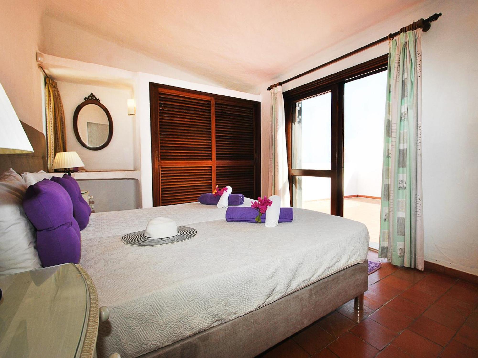 Villa With Heated Pool *